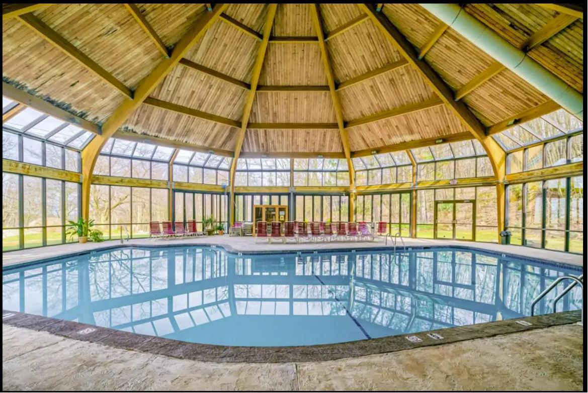 Aquatopia Waterpark-Pool-Tennis-Paintball- Zipline 127 Таннерсвилл Экстерьер фото